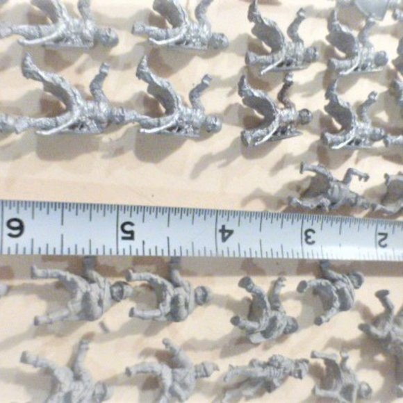 Huge Lot of LEAD Figures Lead WARRIORS Lead Men Unpainted Lead Figurines Dungeon - Picture 6 of 15